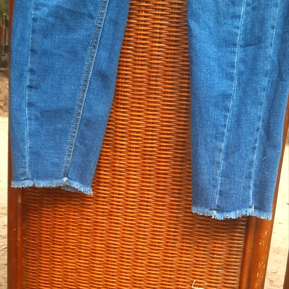 🍀3/15 Old Navy Woman's Ankle Blue Jeans - Picture 6 of 8